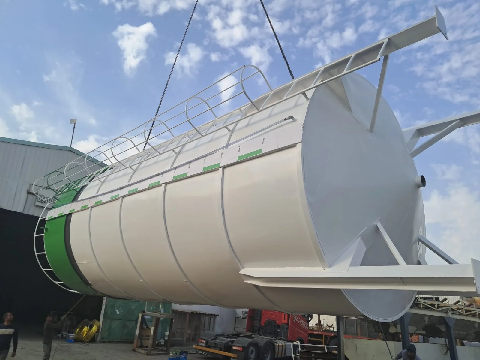 Bolted steel silo for dry bulk storage